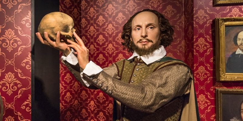 William Shakespeare holding Yorick's skull.
