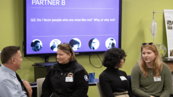 Participants talk in pairs.