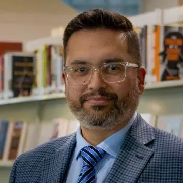 image of Dr. Leguizamo