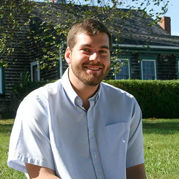 Headshot of Andrew