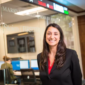 Finance alumna obtains industry experience on campus