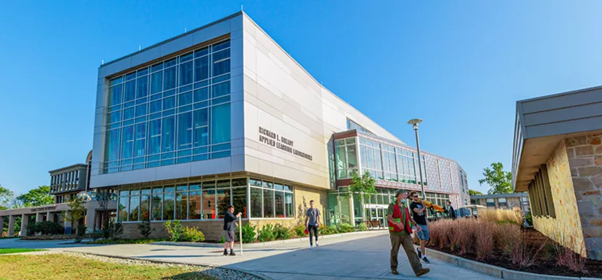 Exterior view of The School of Engineering, Computing and Construction Management 