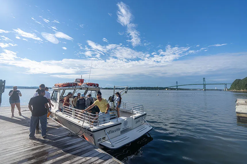 Students boarding the InVinceble Spirit research vessel. 