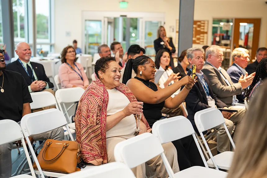 Alumni Award Honoree Reception & Dinner attendees clap as they honor recipients.