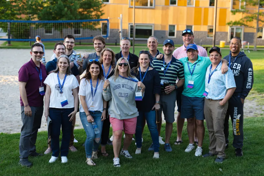 Alumni attend a steak and lobster dinner.