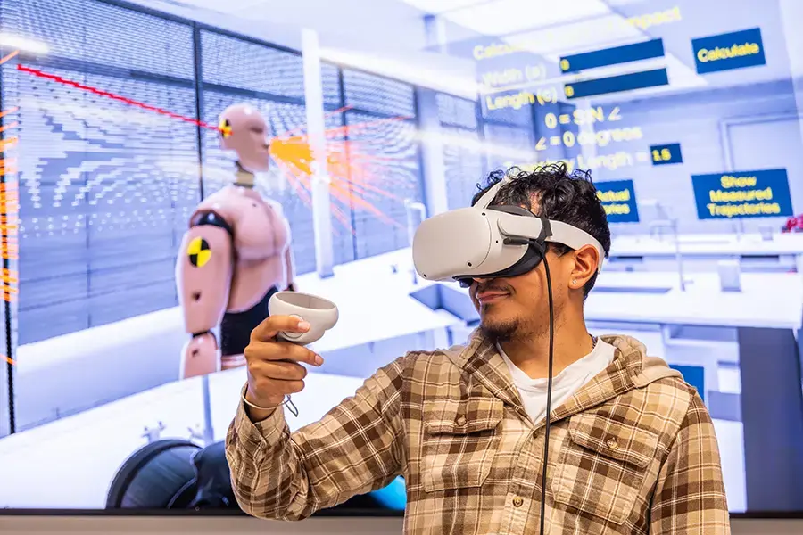 Student uses virtual reality in the forensics lab